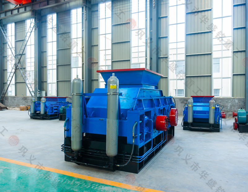 對輥制砂機型號時產300噸有哪些，鵝卵石制沙機一臺價格多少？