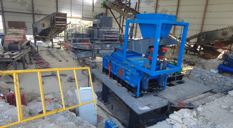 投資一臺瓜米石制砂的液壓對輥破碎機多少錢？