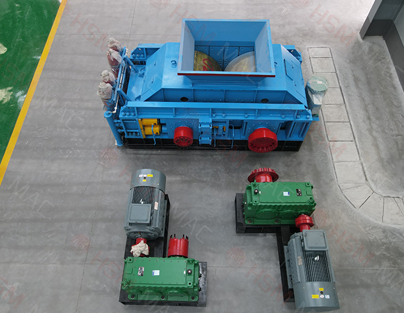 工業(yè)鹽結(jié)塊破碎機，小型鹽塊破碎機，液壓對輥制砂機價格，對輥制砂機廠家