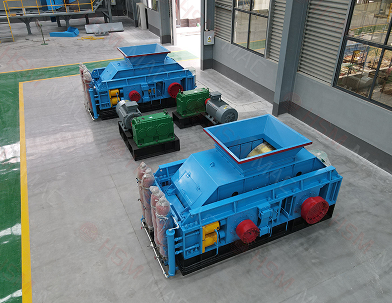 水泥灰?guī)r破碎機，水泥灰?guī)r對輥破碎機廠家，大型液壓對輥制砂機價格1