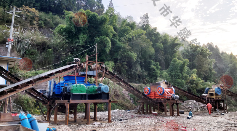 大型液壓對輥制砂機安裝現(xiàn)場